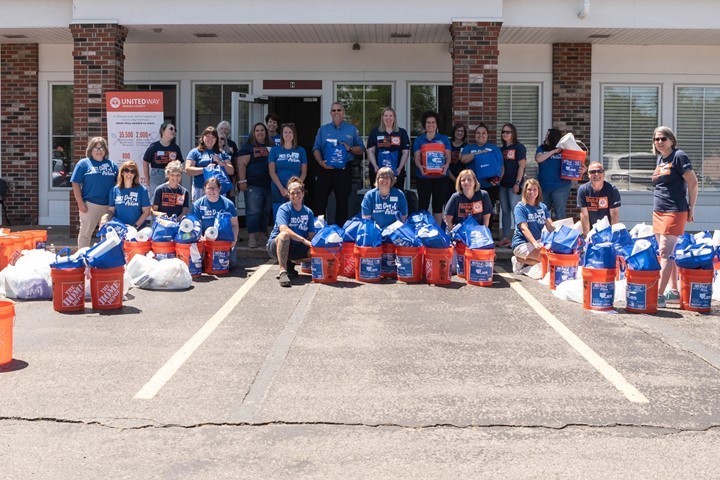 Our Geauga County Family & Community Liaison, Abby Begeman is helping out at the United Way Day of Action! They are assembling Welcome Care Kits of cleaning & personal supplies to deliver to local agencies for families & individuals in housing crisis.