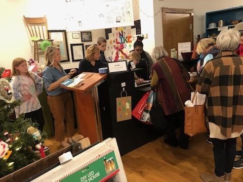 The Holiday Shop and Stroll at Unique Like Me was a great success! Thank you all for your support!