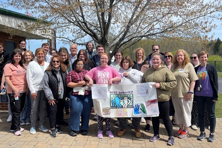 The STARS/ACHIEVE Program, Best Buddies group, parents, and members of West Geauga High School community participated in the Best Buddies fundraising walk.