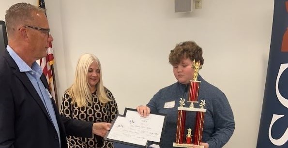 Congratulations to the 2024 Geauga County Spelling Bee winner, Darren Prince-Wright! Daren is from West Geauga Local Schools.