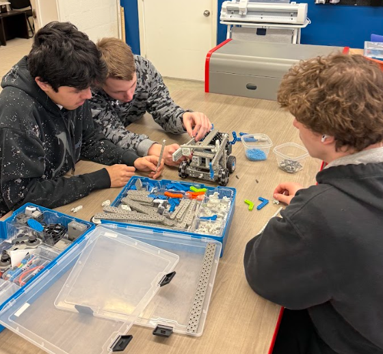 Exploring the world of STEAM! Thanks to our partnership with Lake Erie College, district high schoolers had the opportunity to engage in exciting hands-on activities at our NEOSTEAM event on 3/10. A great day of learning, creativity, and discovery! 
